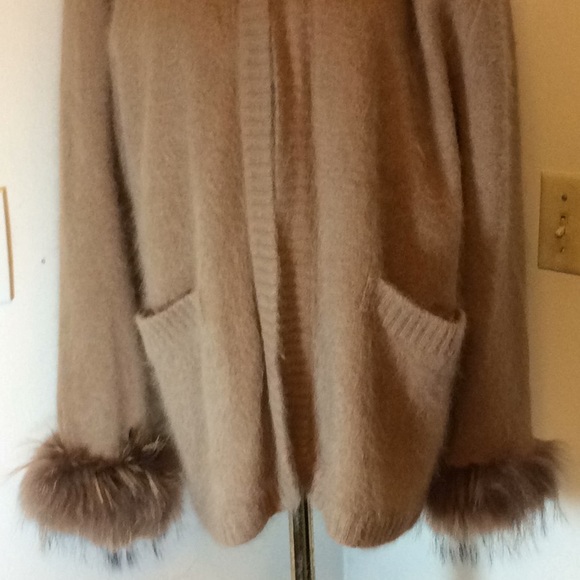 VINTAGE CONNIE A LEE ANGORA / FOX FUR SWEATER - Picture 3 of 8